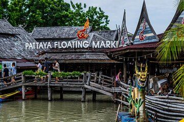 Pattaya Floating Market and Gems Gallery Tour