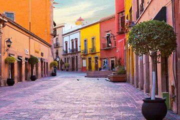 Pedestrian Tour and Night Walk of Legends in Queretaro