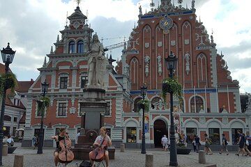 Tour from Riga to Kaunas via Bauska Rundale the Hill of Crosses