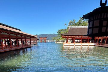 Hiroshima and Miyajima 6 Hour Private Tour with Spanish Guide