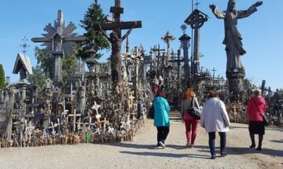 Kaunas to Hill of Crosses via Šiluva and Tytuvėnai Private Tour