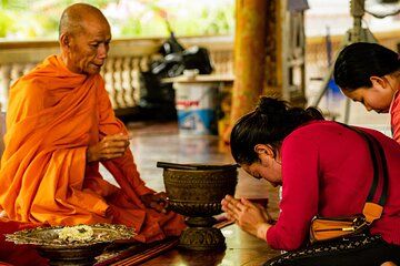 Angkor Wat Quiet Sunrise Breakfast and Water Blessing