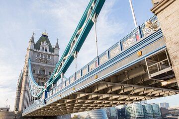 Tower of London Ticket and Tower Bridge Walk
