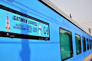 Same Day Taj Mahal and Agra Fort Tour by Fast Train