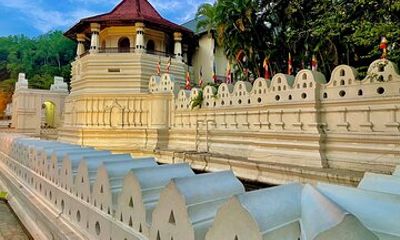 Kandy Day Tour with a Guide and Driver