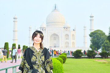 Explore Agra Fort and Taj Mahal with Private Transportation