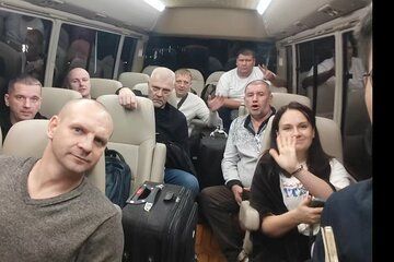 Wuhan Tian He Airport Pick-up/ Drop-off Car Minivan Bus Services