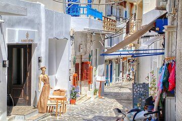 Naxos History and Culture Walking Tour with Food Tasting