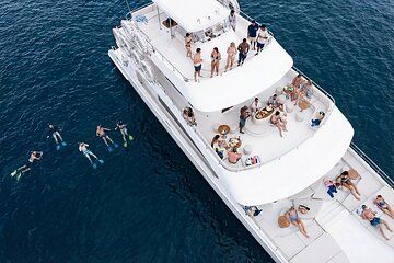 TWENTYFIVE Premium Snorkel Catamaran Cruise in Los Cabos