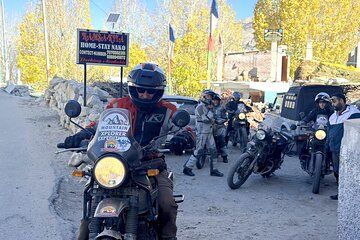 Conquering the Roof of the World Mighty Himalayas and Umling La