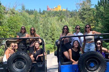 Sintra Highlights Private tour Palaces and Coast in classic 4x4