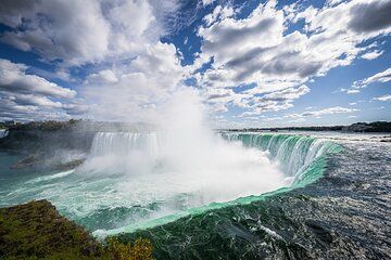 Toronto To Niagara Falls Luxury Private Tour Upto 6 People