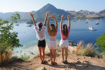 Labuan Bajo - Komodo multi day tour Using Luxury Pinishi Boat