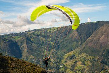 Paragliding flight in San Felix with transport from Medellin