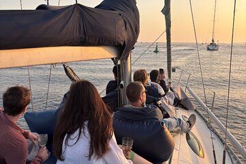 Porto: Sunset Shared Vintage Sailboat Cruise in Porto