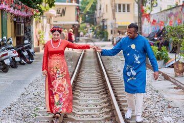 Hanoi Street Food and Photo Tour in Traditional Dress