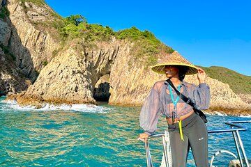 Yacht Cruise Double Sea Arches in Hong Kong UNESCO Geopark
