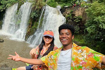 Full Day Madagascar Tour with Lemurs' Park, Geysers and Waterfall