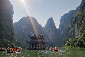 Mua Cave and Trang An Grottoes Private Day Tour from Hanoi