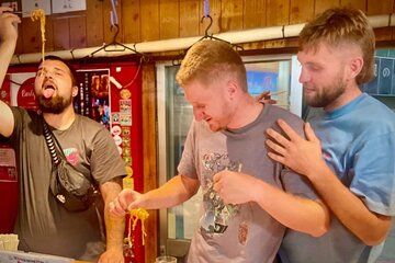 Hidden Back Alley Tour with Local Guide and BBQ Dinner