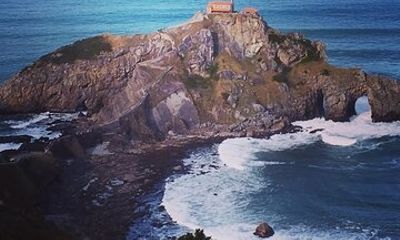 Gaztelugatxe and Basque Tour Mundaka and Gernika from Bilbao