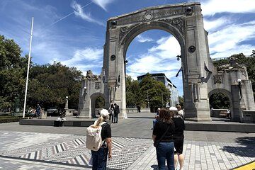 Christchurch City Walking Tour Explore Vibrant City