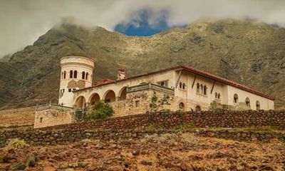 VIP Tour Beaches and mysteries of Cofete and Villa Winter