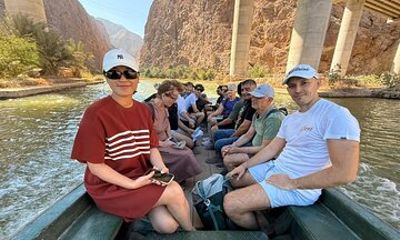 Sharing Tour to Wadi Shab Bimmah Sinkhole Fins Beach