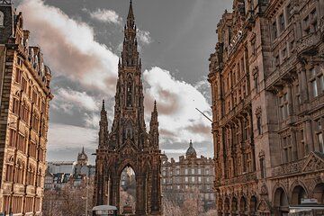 Visit Edinburgh at your own pace without groups or schedule, with your mobile
