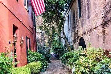 Private Charleston Hidden Alleys and Pathways Walking Tour