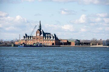 Governor's Island Ticket and Ferry with Self-Guided App