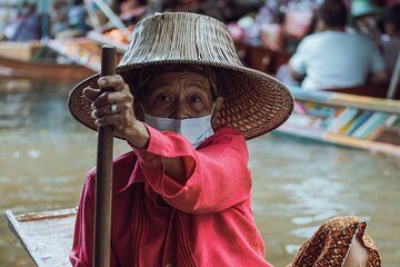 Markets on the tracks and floating + Royal Palace in Italian