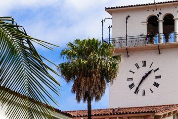 Santa Barbara Comedian-Led Walking Tour with Snacks and Drinks