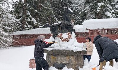 Snow Shoveling & Bento at Takateru Shrine with the Moribito