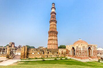 Explore Old and New Delhi Highlights by Car