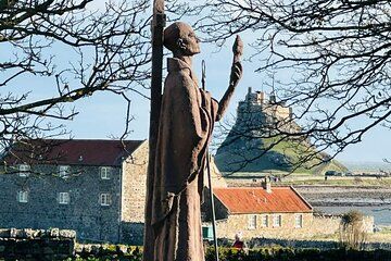 Holy Island, Alnwick Castle/Gdns, Border Guided Private Day Tour