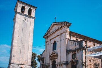 Visit Pula at your own pace without groups or schedule with your mobile