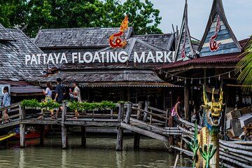 Pattaya Floating Market Tickets with Private Transfers