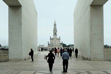 Fatima Shrine, Almourol Castle and Wine Tour from Lisbon