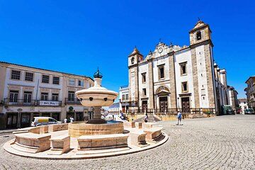 Hello Evora: Private 2-Hour Intro City Walk with Local Guide