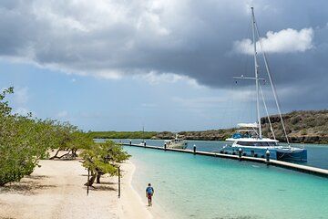 Private Spanish Water Boat Tour with Charcuterie and Drinks