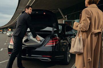 Private Arrival Transfer: Beauvais (BVA) Airport to Paris City