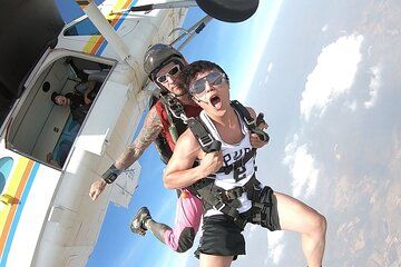 Pattaya Ocean View Tandem Skydiving with Transfers from Bangkok