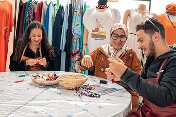 Decorative necklace creation workshop: handmade jewelry