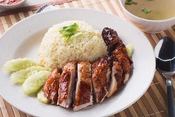 Phnom Penh: Morning Foodie, Market Walking and Street Art Tour