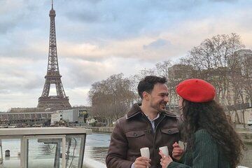 Paris Valentines Day Romantic Seine River Cruise with Champagne