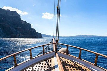 3 Hour Santorini Volcano Cruise from Old port of Fira