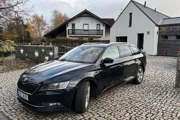Private Transfer Prague ↔ Vienna via Krumlov & Wachau/Mauthausen