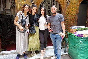 Fes Medina Full Day Guided Tour and Ramparts by Private Car