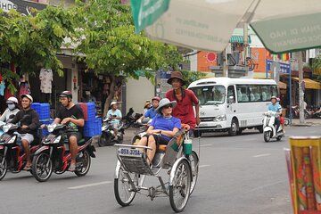 Saigon Cyclo Tour with tour guide – 3 hours